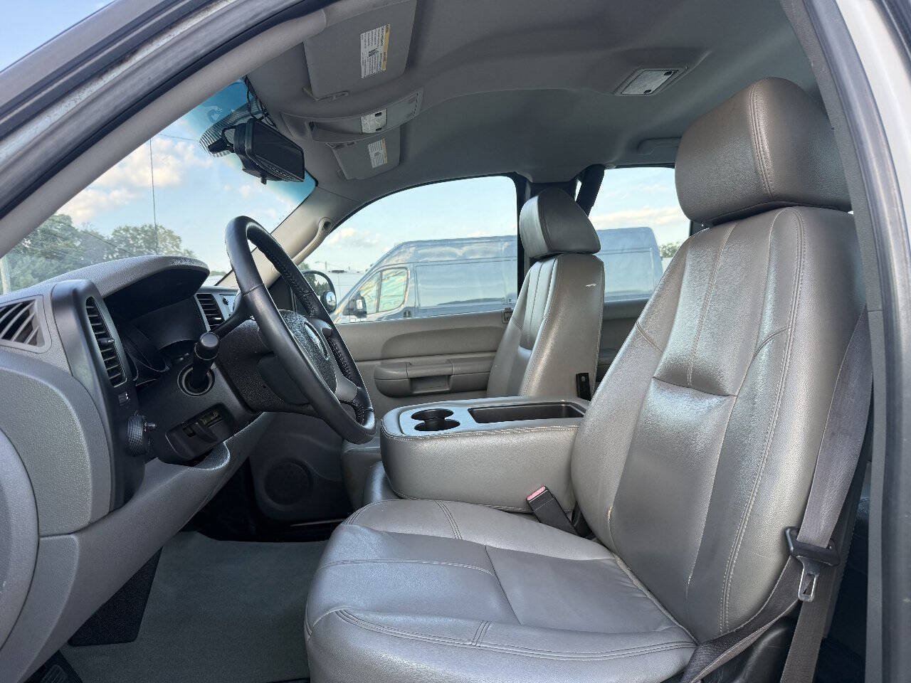 Used 2007 GMC Sierra 1500 W/T RWD image 2