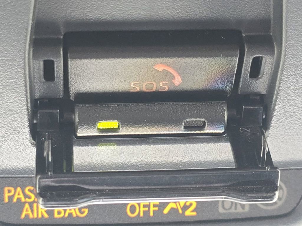 Used 2022 Toyota Corolla Cross LE FWD image 4