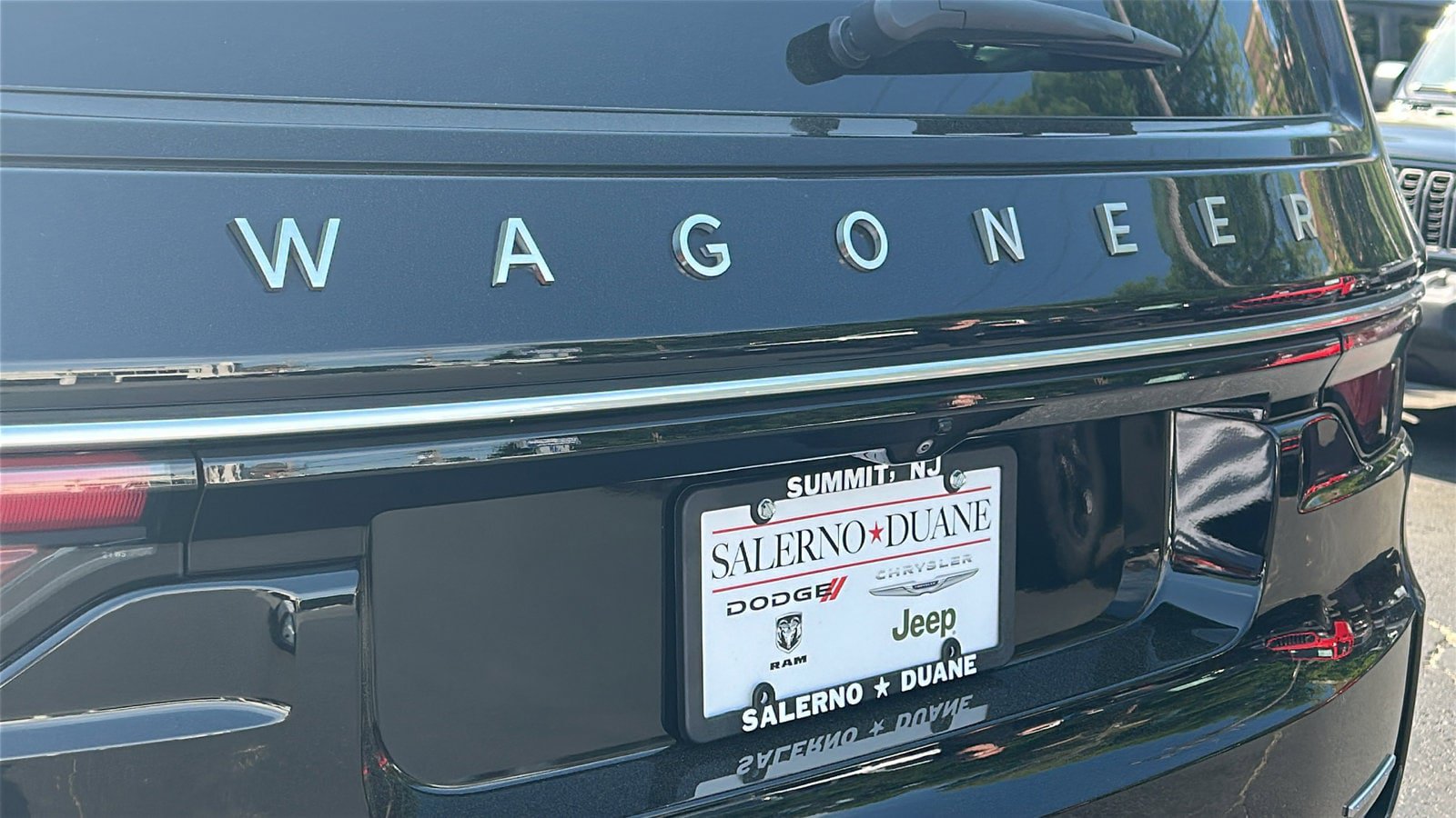 Certified 2022 Jeep Wagoneer Series III w/ Premium Group I AWD/4WD image 8