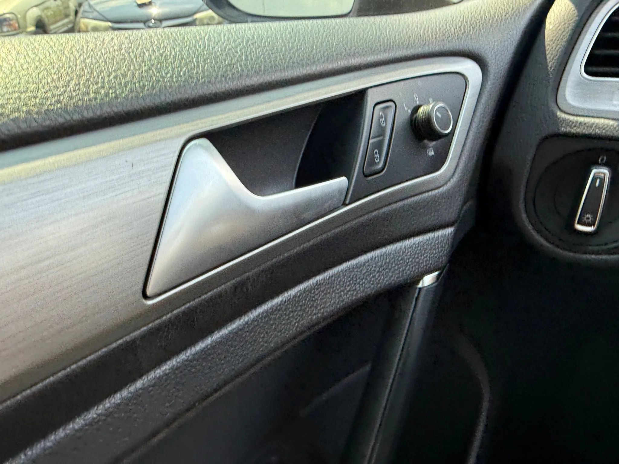 Used 2015 Volkswagen Golf S image 26