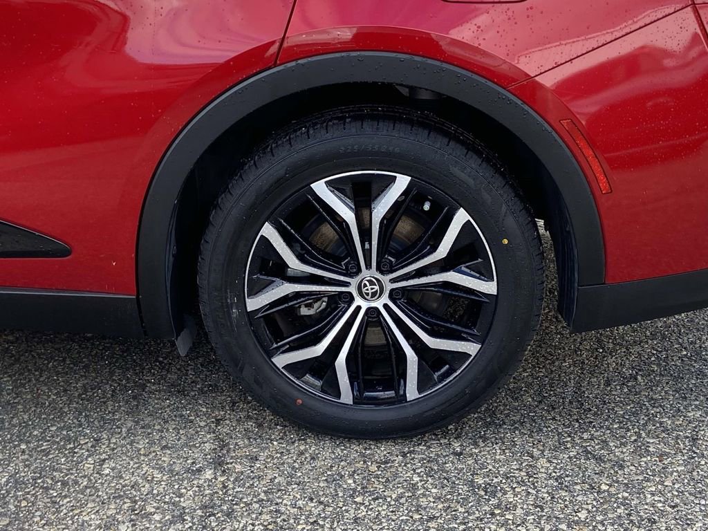 Used 2023 Toyota Crown Limited image 9