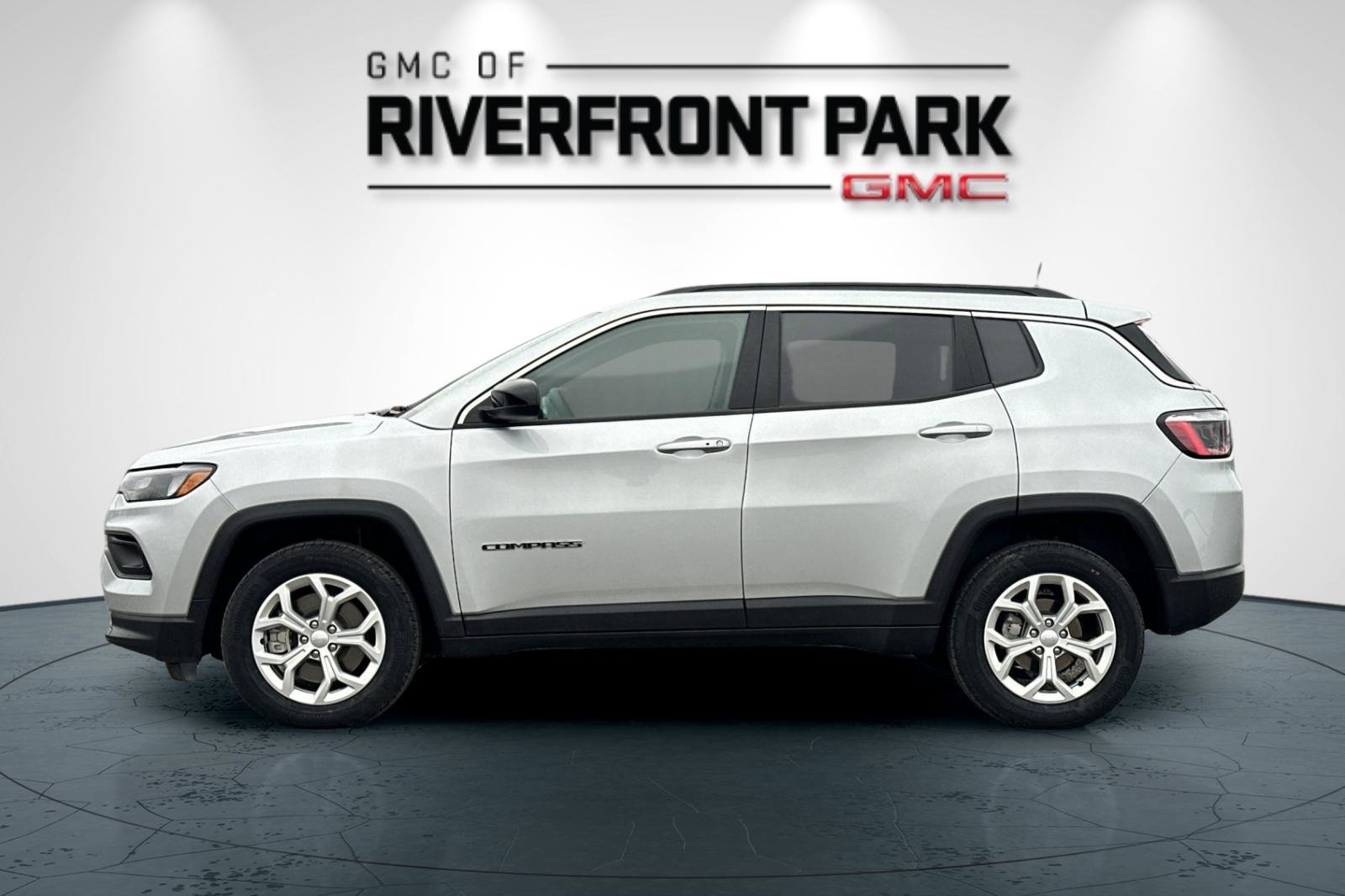 Used 2024 Jeep Compass Latitude image 6
