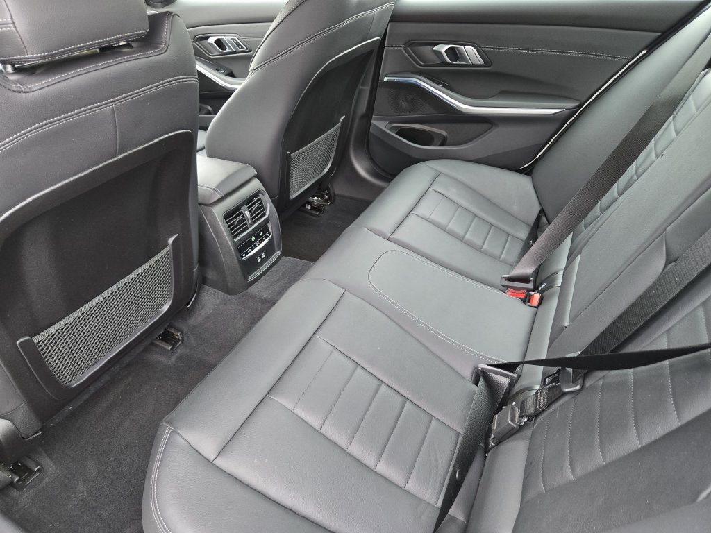 Used 2021 BMW 330e xDrive w/ Premium Package AWD/4WD image 30