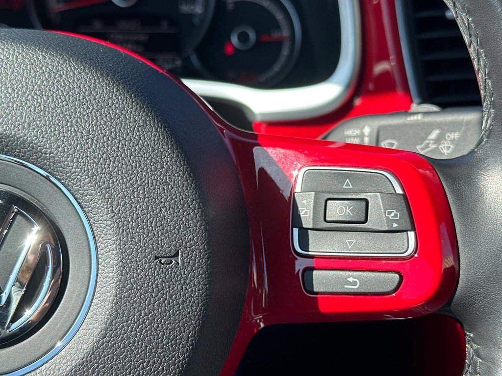 Used 2018 Volkswagen Beetle 2.0T SE image 23