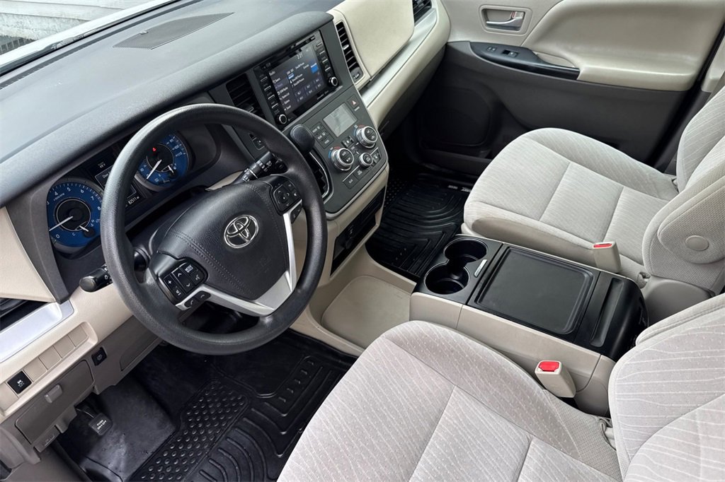 Used 2020 Toyota Sienna LE image 11