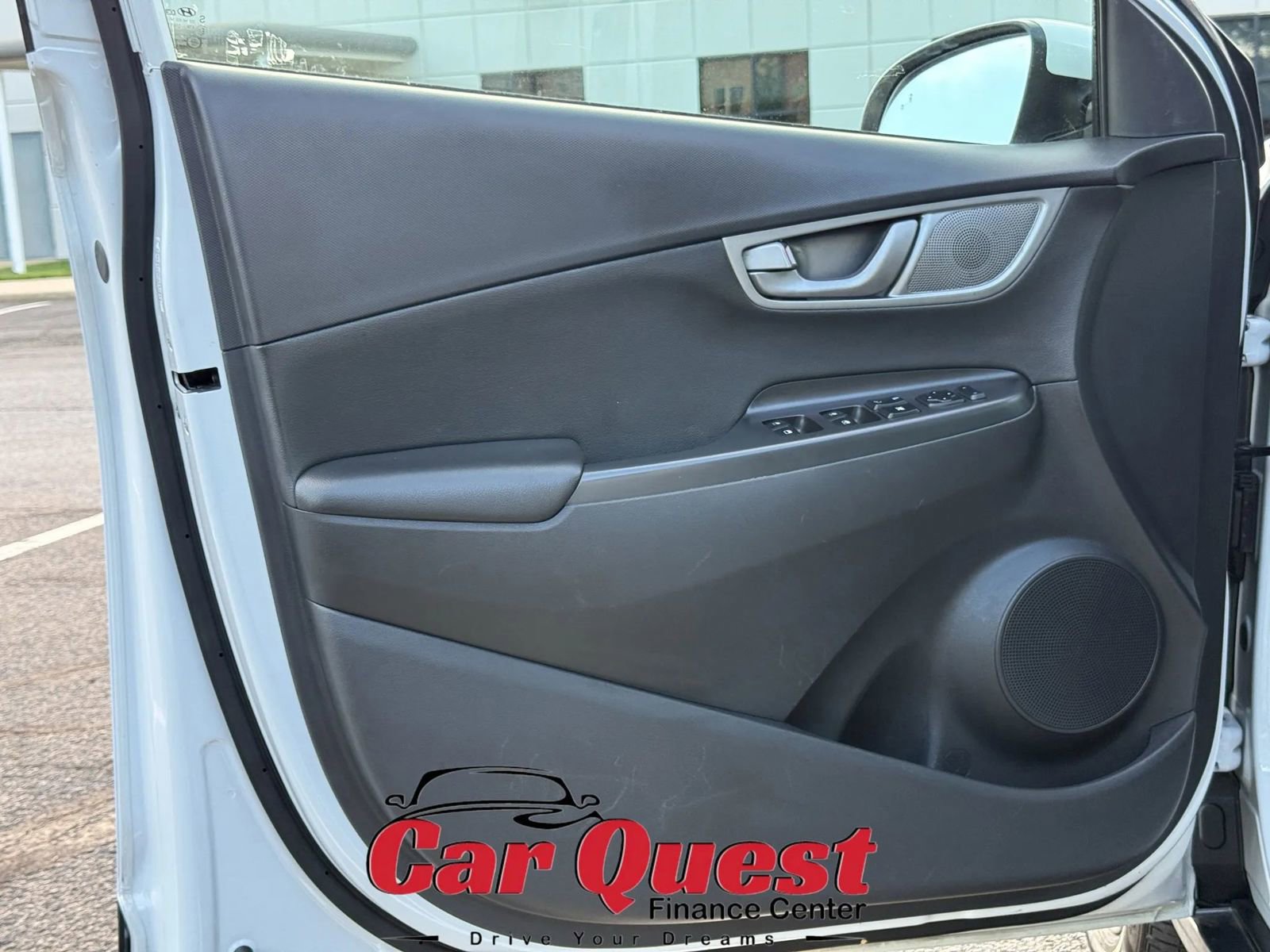 Used 2021 Hyundai Kona Limited image 11