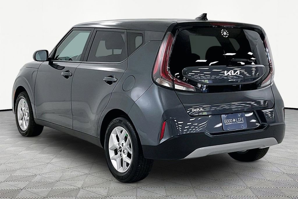 Used 2023 Kia Soul LX w/ Option Group 015 FWD image 4