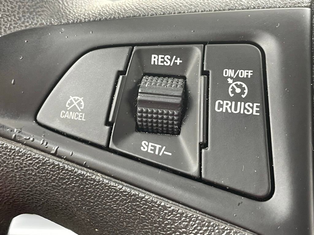 Used 2017 Chevrolet Equinox L image 14