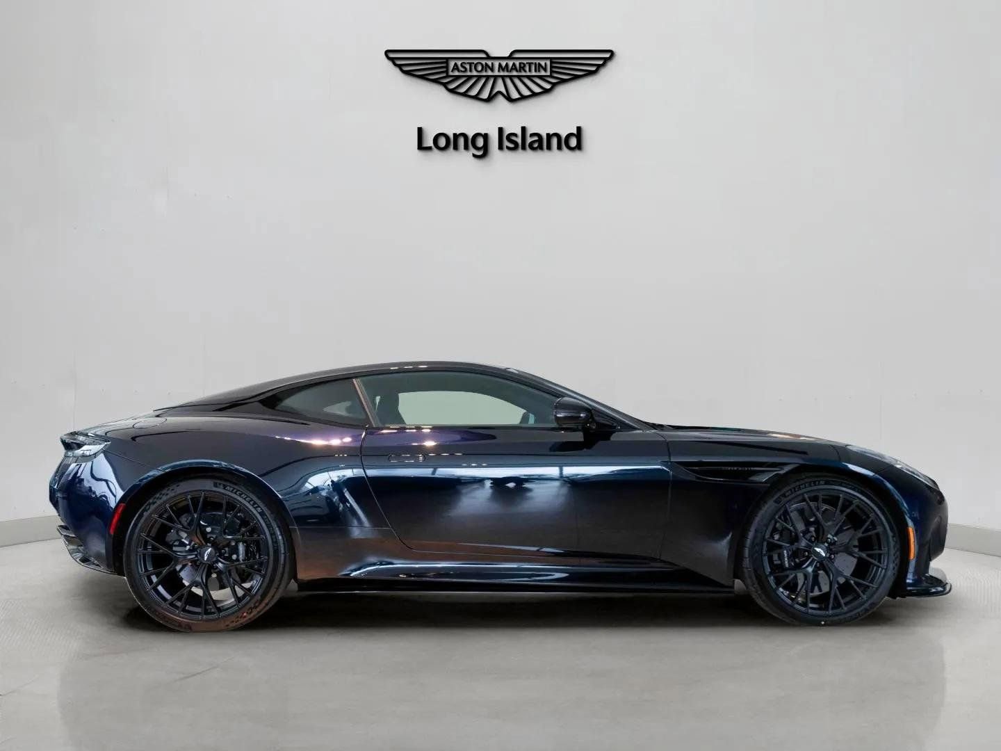 Used 2025 Aston Martin DB12 Coupe RWD image 13