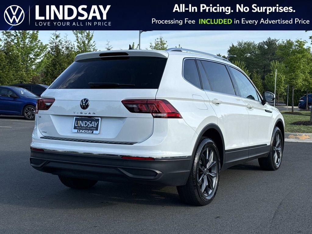 Used 2023 Volkswagen Tiguan SE w/ Panoramic Sunroof Package FWD image 3