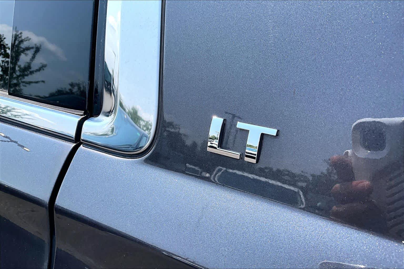 Used 2017 Chevrolet Suburban LT RWD image 10