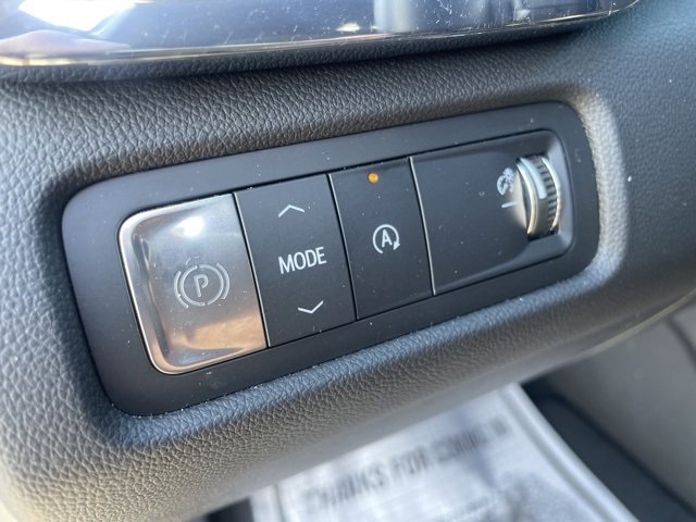 Used 2025 GMC Acadia Elevation image 16