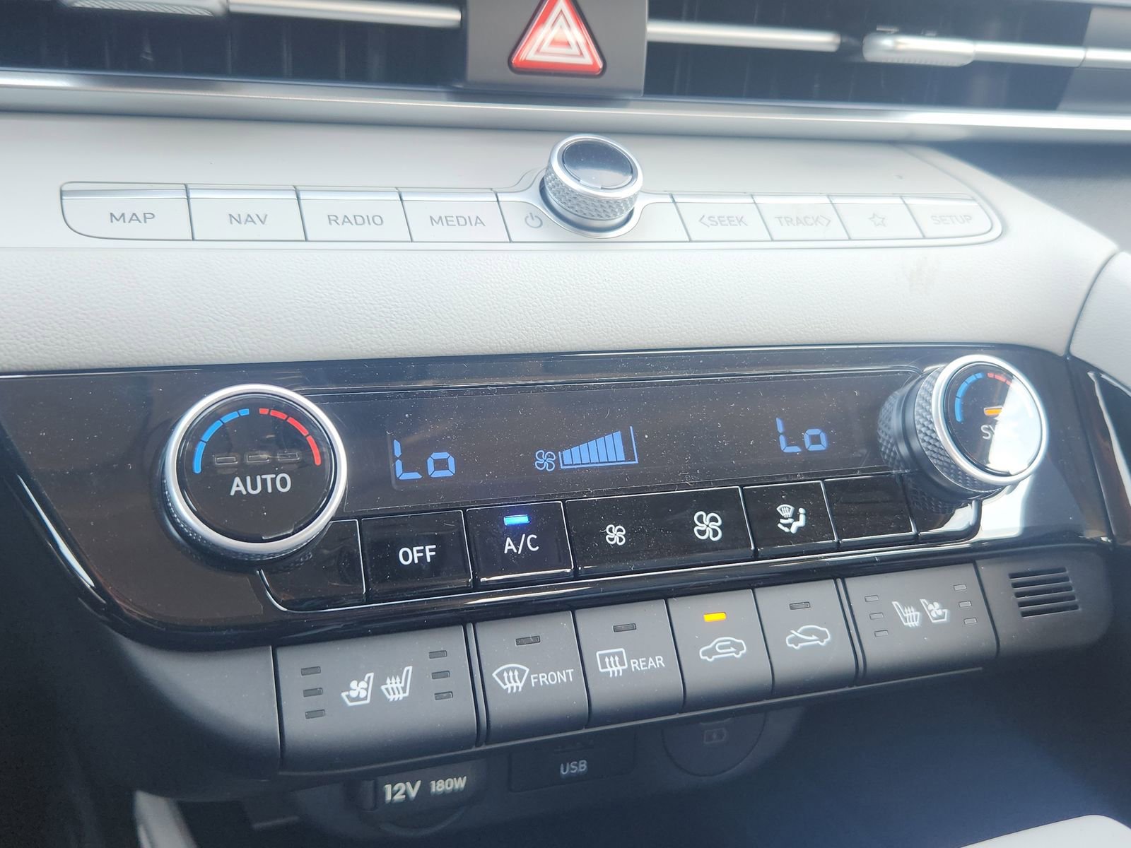 New 2025 Hyundai Elantra Limited image 19