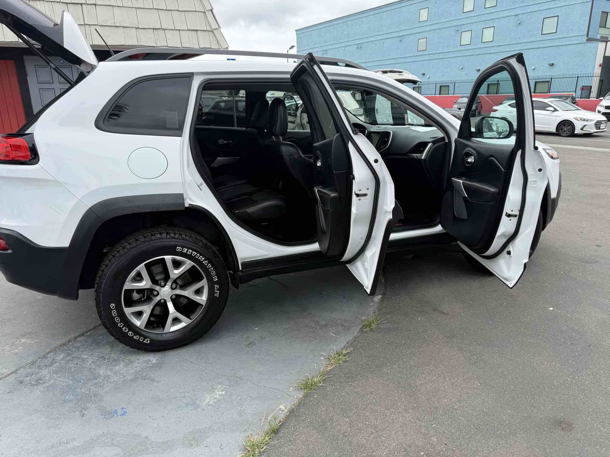 Used 2018 Jeep Cherokee Trailhawk image 39