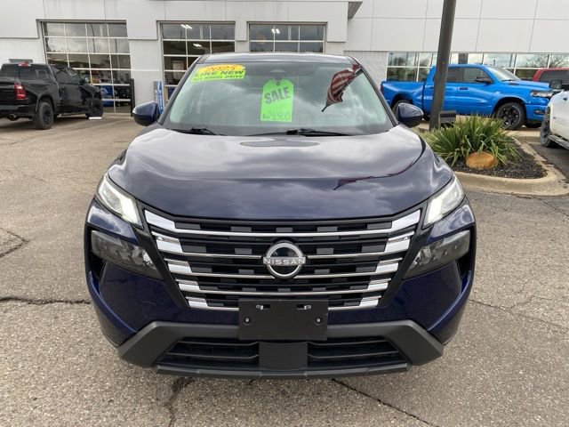Used 2025 Nissan Rogue SV AWD/4WD image 11
