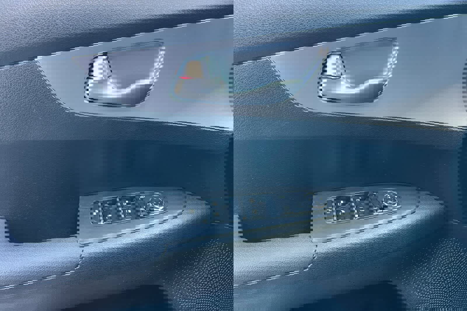 Used 2023 Kia Forte LXS image 13