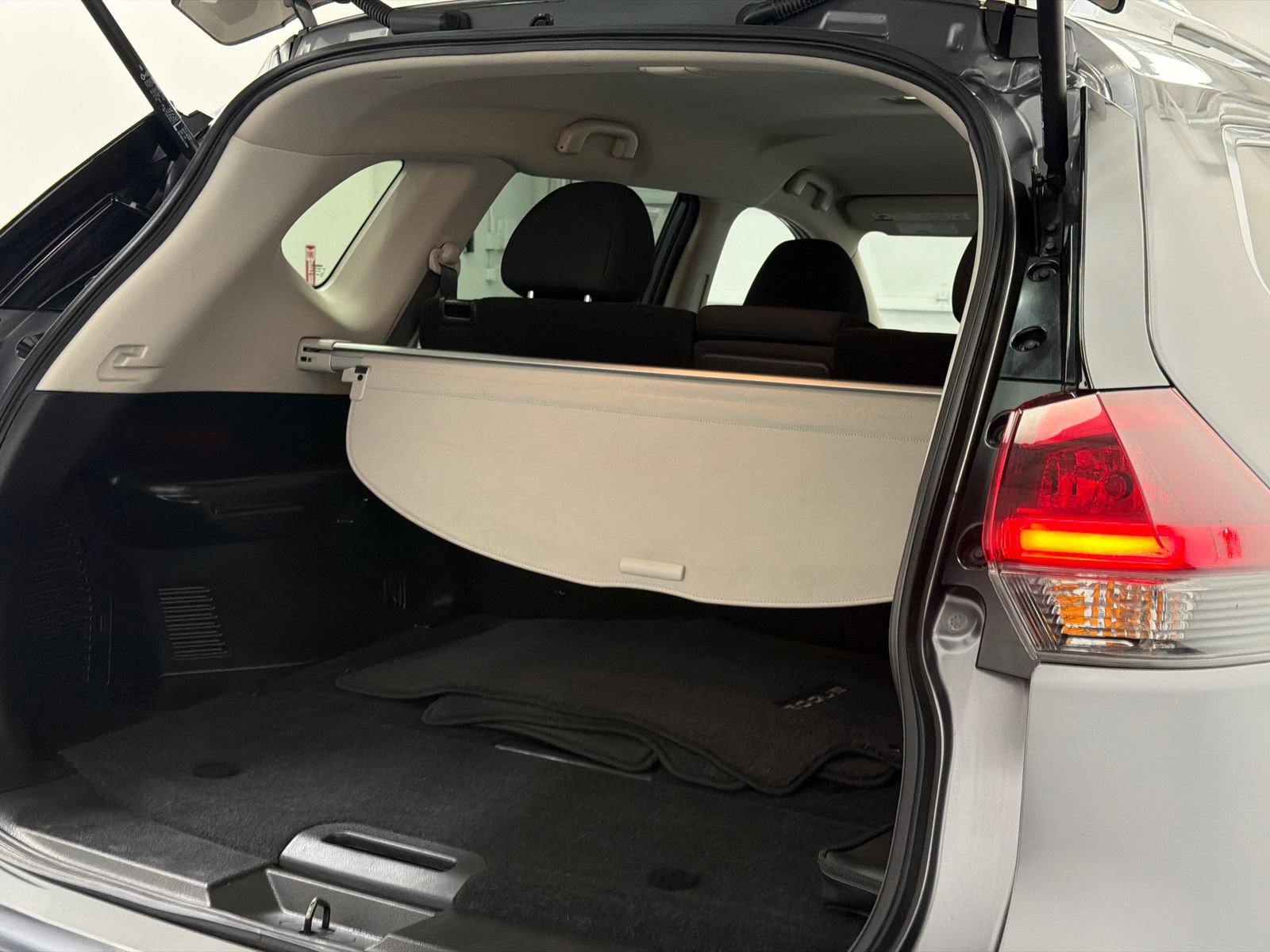 Used 2020 Nissan Rogue S w/ Special Edition Package AWD/4WD image 8