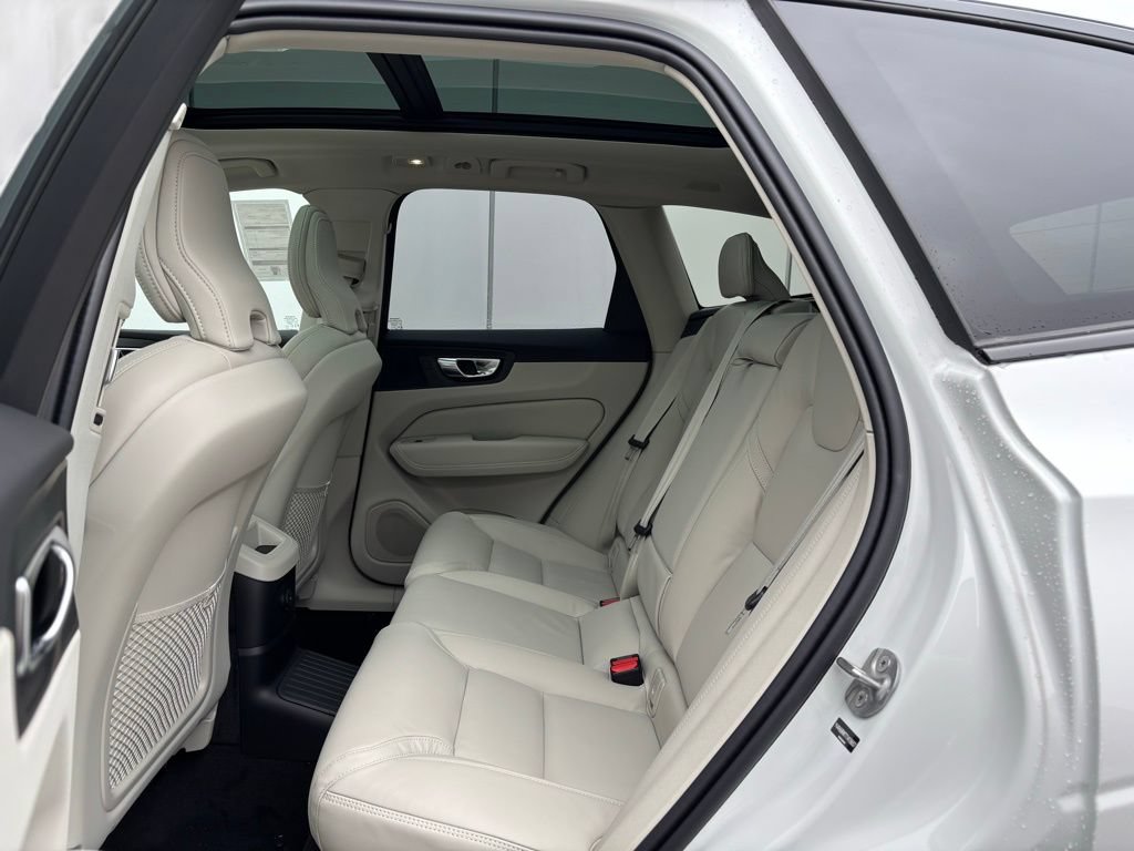 New 2026 Volvo XC60 T8 Ultra w/ Protection Package Premier AWD/4WD image 16