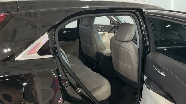 Used 2023 Cadillac XT4 Luxury w/ Cold Weather Package AWD/4WD image 15