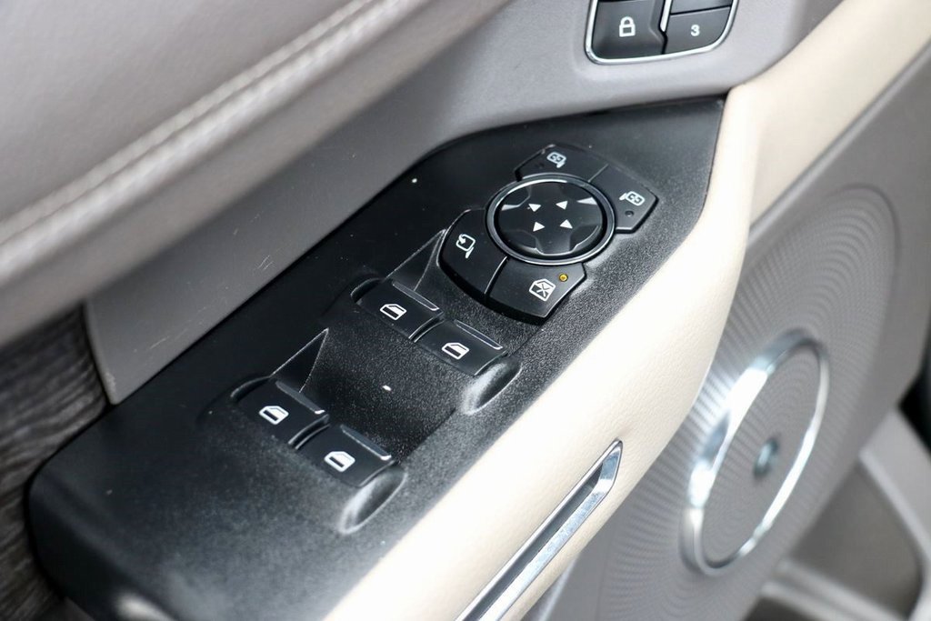 Used 2020 Ford Expedition Max Limited image 16