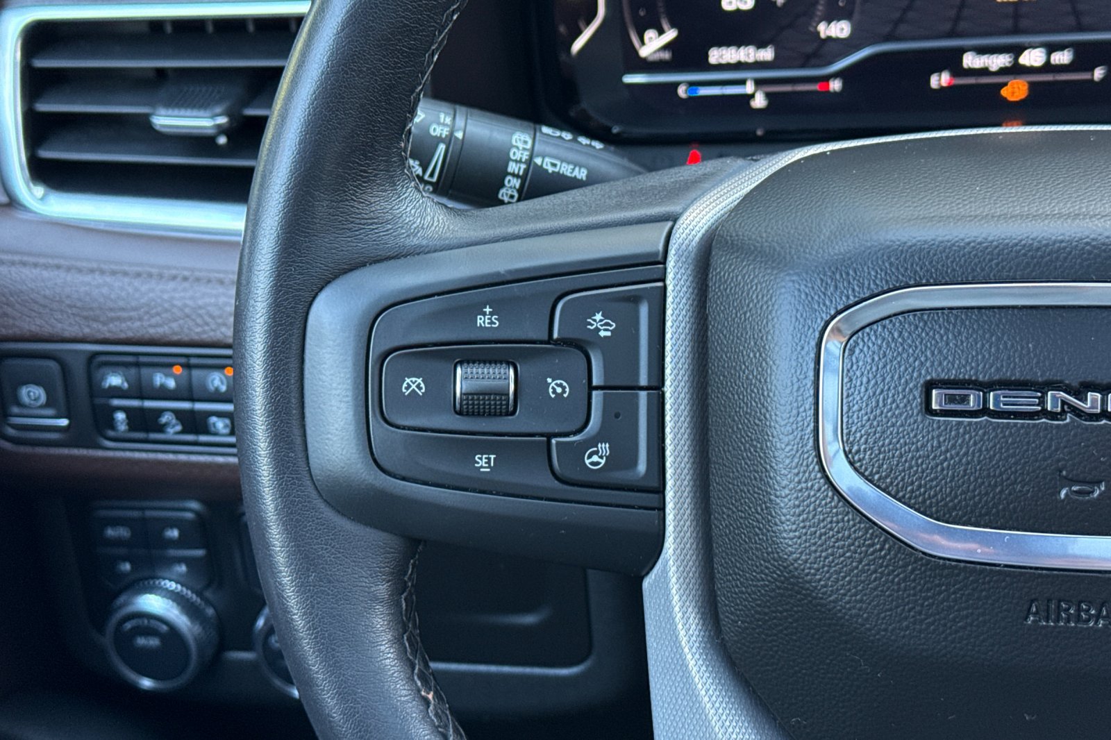 Used 2022 GMC Yukon Denali AWD/4WD image 31