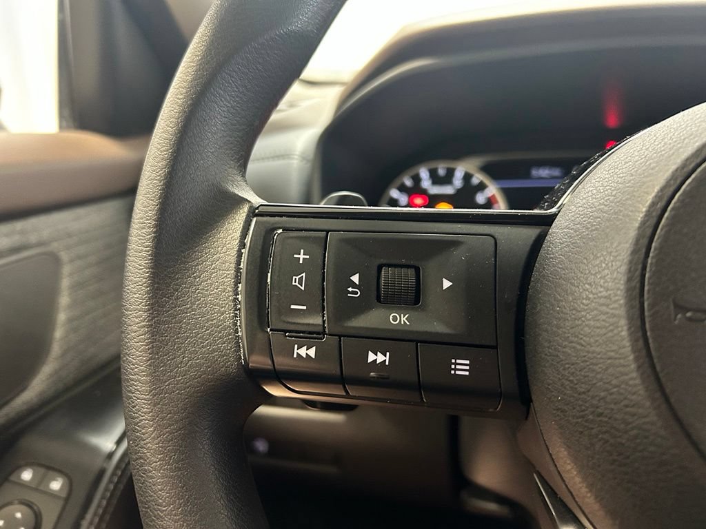 Used 2023 Nissan Rogue SV AWD/4WD image 10