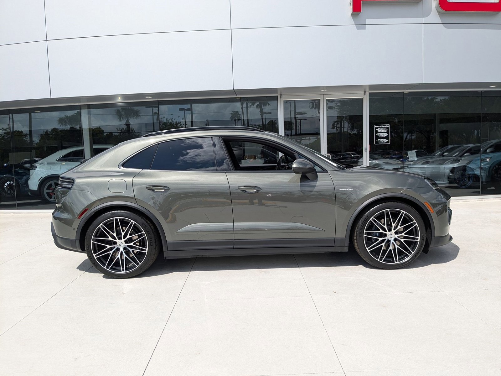 New 2025 Porsche Macan Electric RWD image 8
