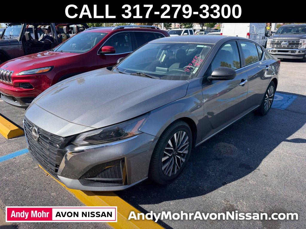 Used 2024 Nissan Altima 2.5 SV FWD image 2
