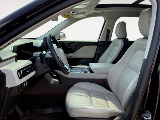 Used 2025 Lincoln Aviator Reserve w/ Jet Appearance Package image 12