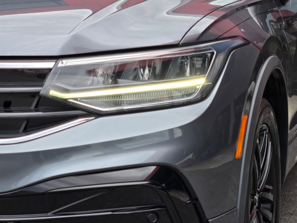 Used 2022 Volkswagen Tiguan SE R-Line image 15