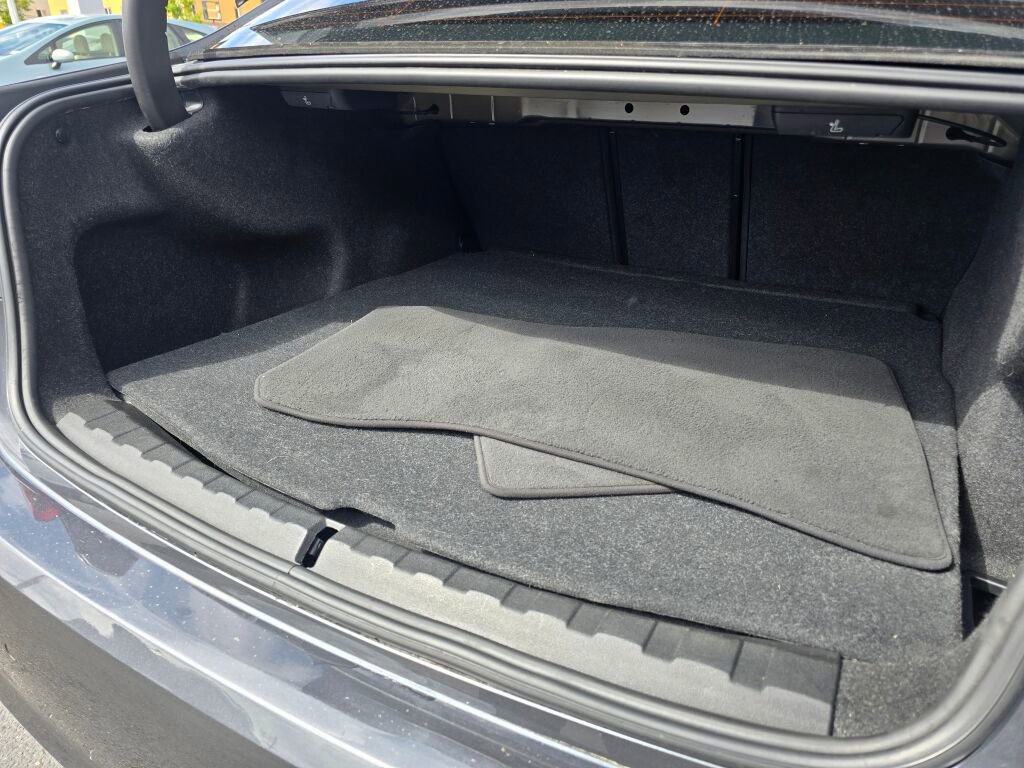 Used 2019 BMW 330i Sedan w/ Premium Package RWD image 17