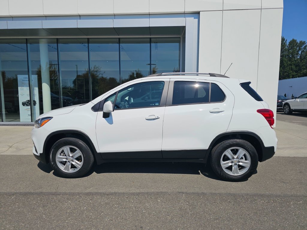 Used 2022 Chevrolet Trax LT w/ LT Convenience Package AWD/4WD image 3