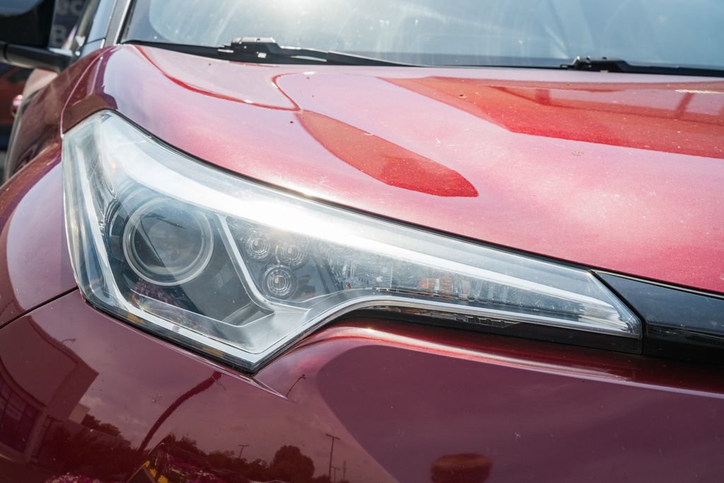 Used 2019 Toyota C-HR Limited FWD image 11