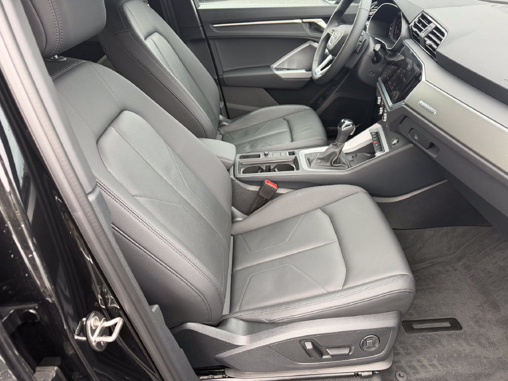 Certified 2025 Audi Q3 2.0T Premium w/ Convenience Package AWD/4WD image 16
