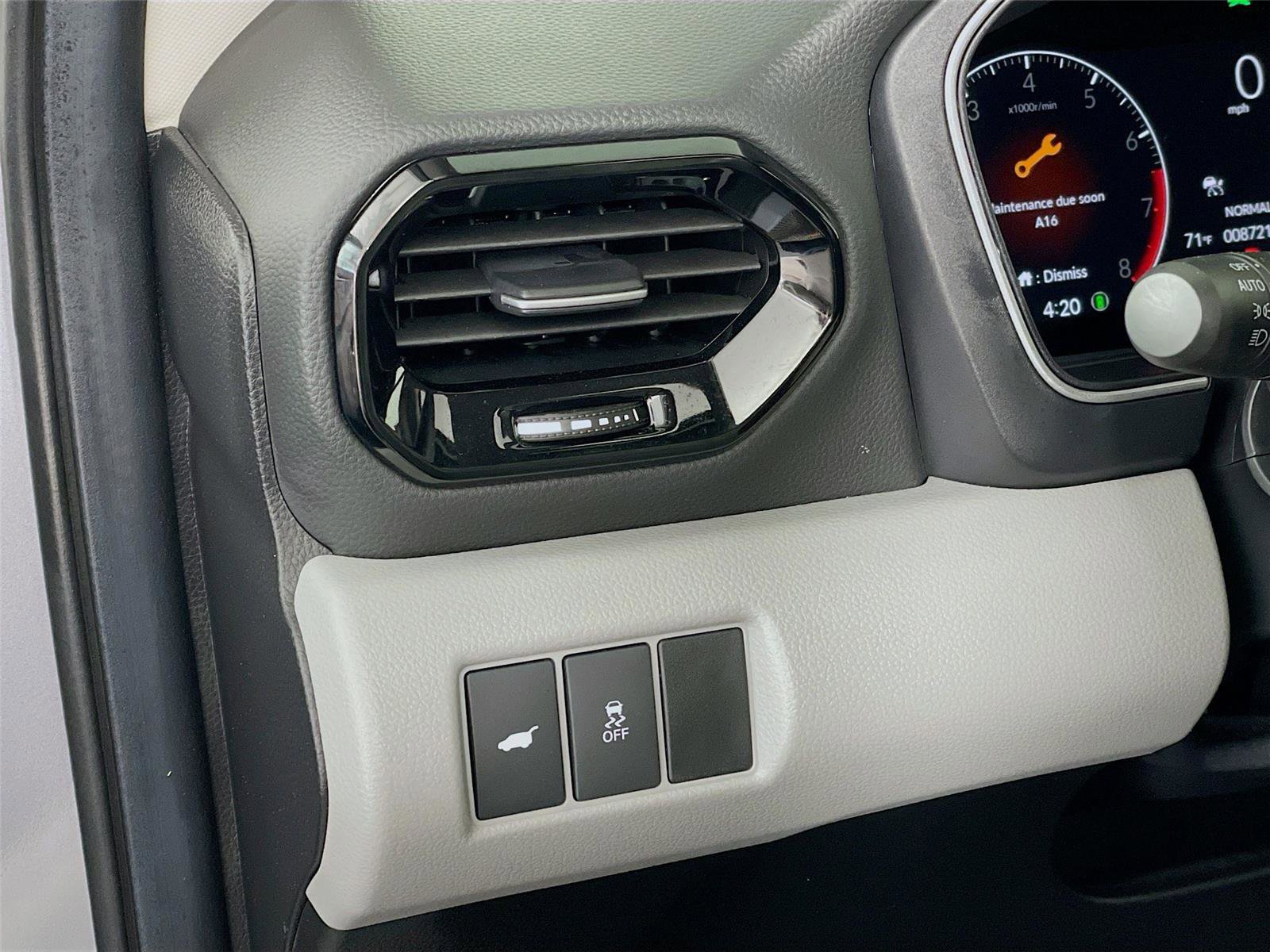 Used 2025 Honda Pilot Touring image 16