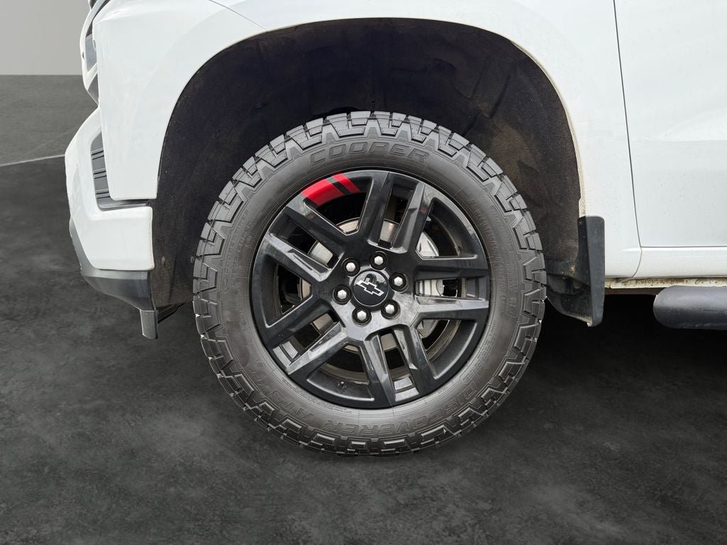 Used 2022 Chevrolet Silverado 1500 RST w/ Redline Edition AWD/4WD image 4