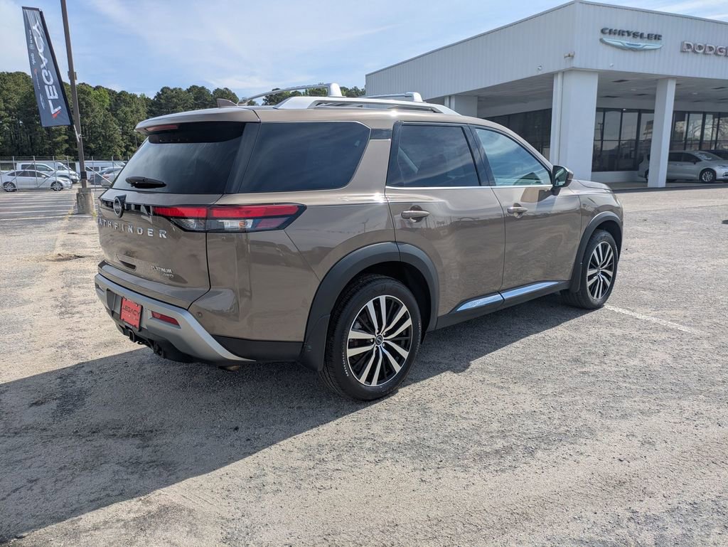Used 2023 Nissan Pathfinder Platinum image 3