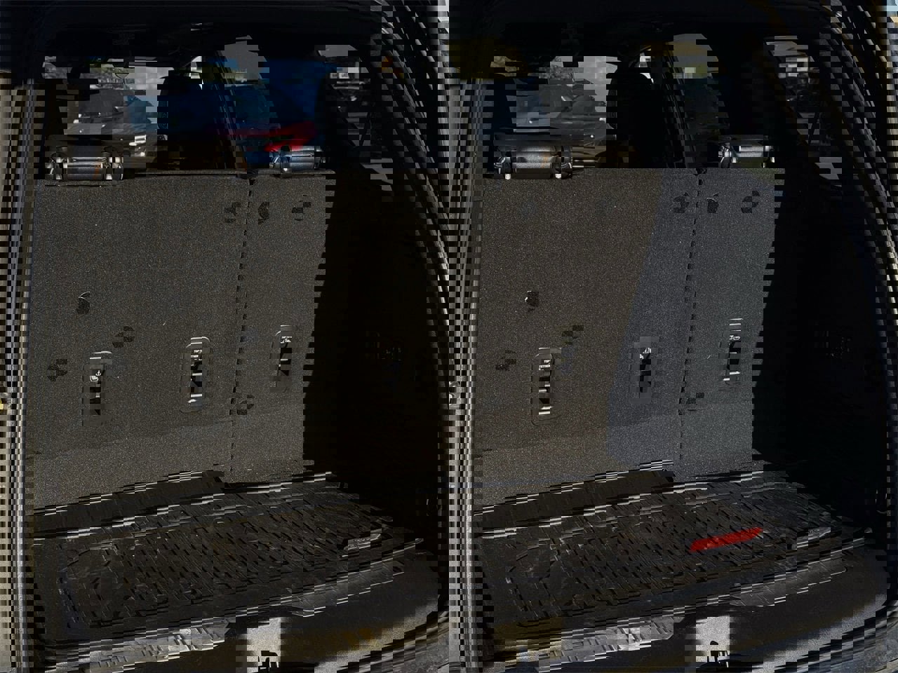 Used 2021 GMC Yukon AT4 w/ AT4 Premium Package image 31