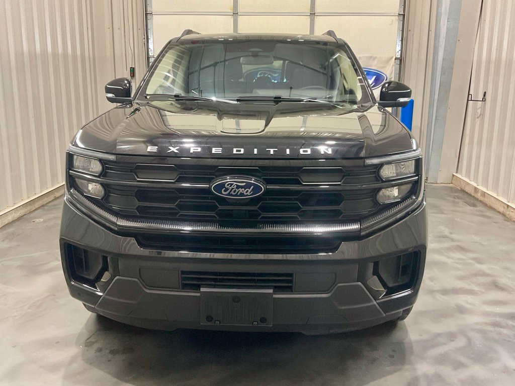 Used 2025 Ford Expedition Active RWD image 5