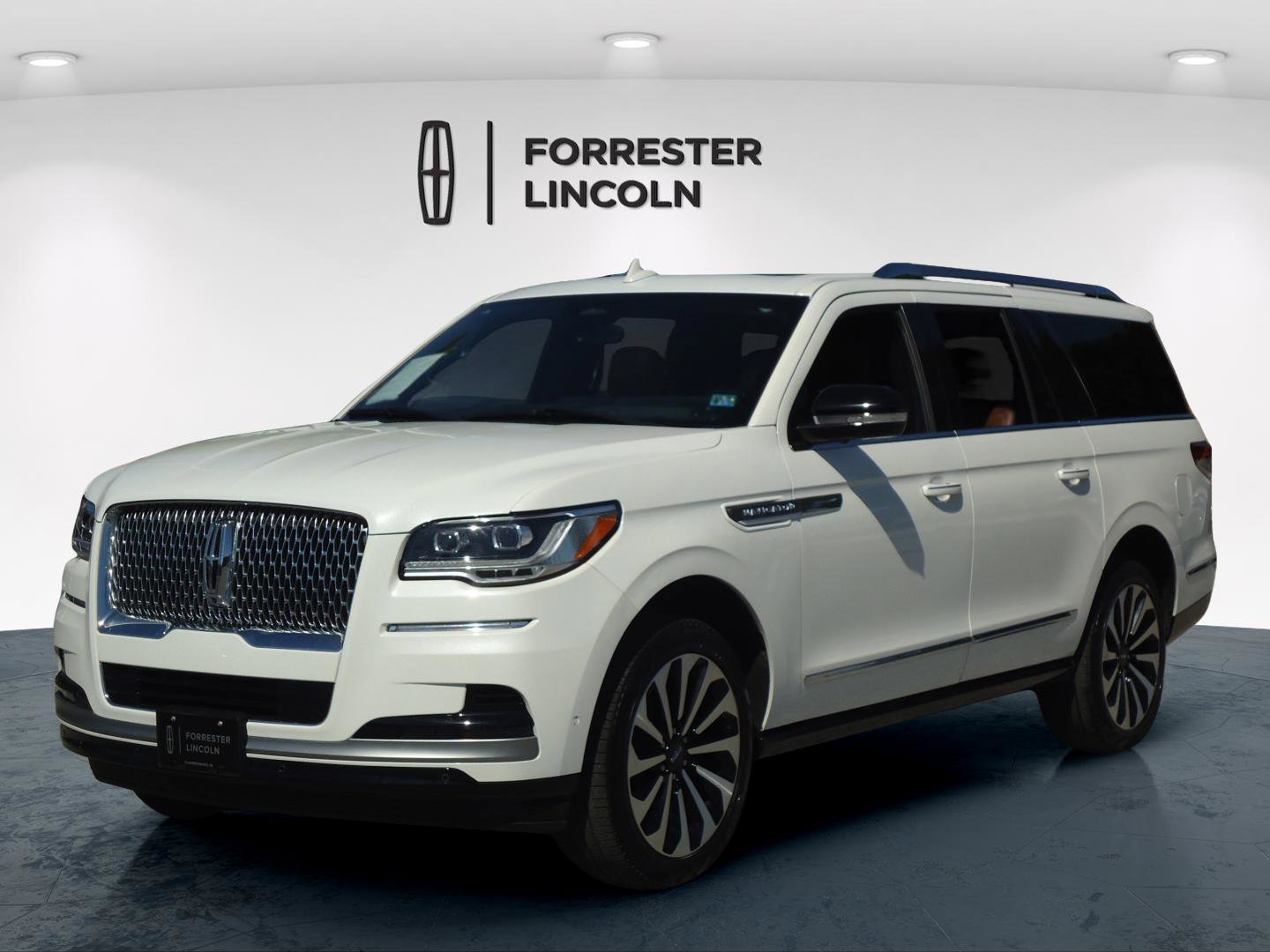 Used 2024 Lincoln Navigator L Reserve AWD/4WD image 7
