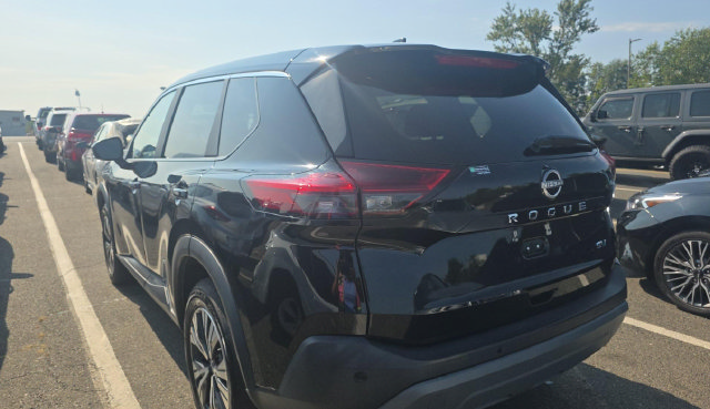 Used 2023 Nissan Rogue SV FWD image 6
