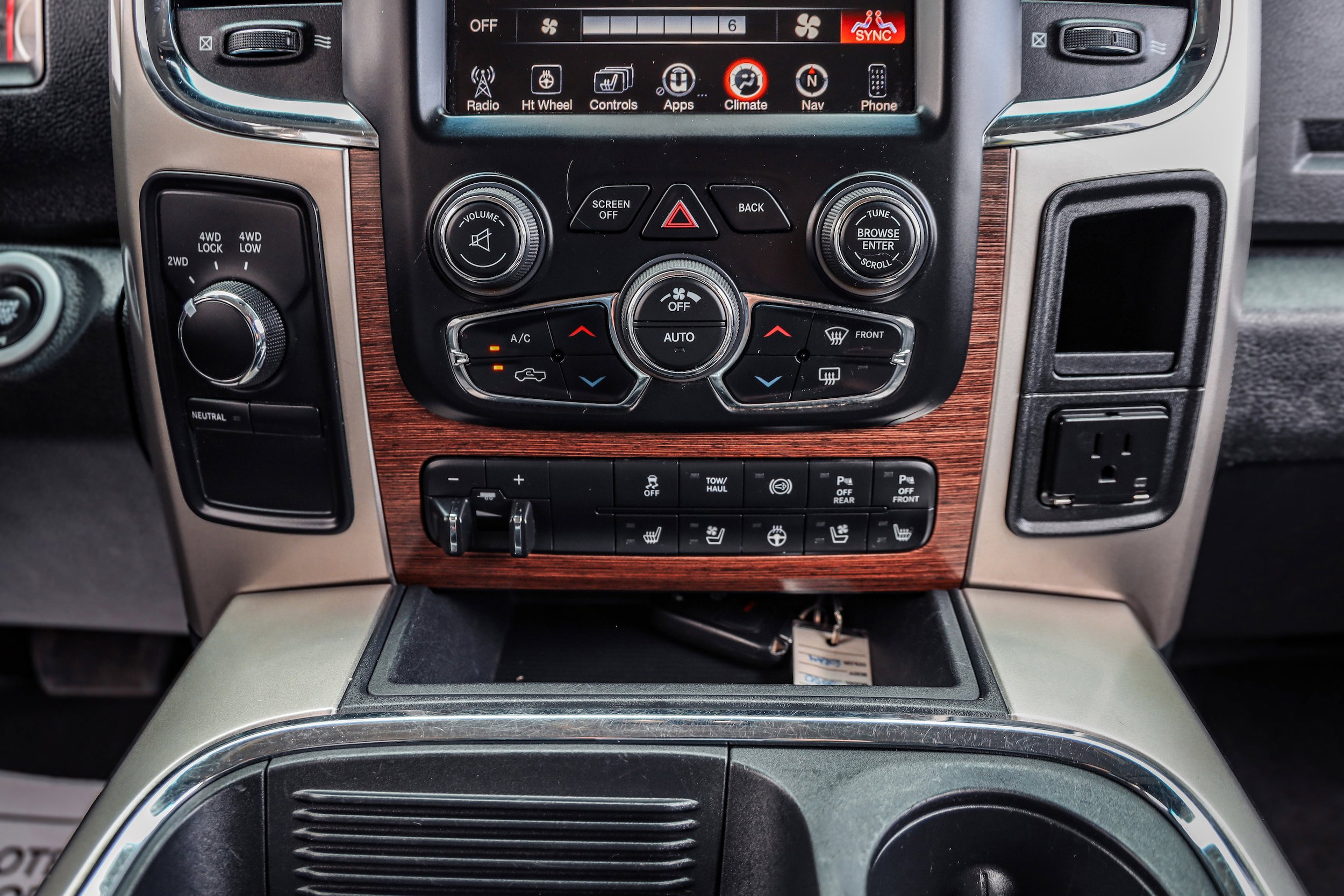 Used 2016 RAM 3500 Laramie AWD/4WD image 17