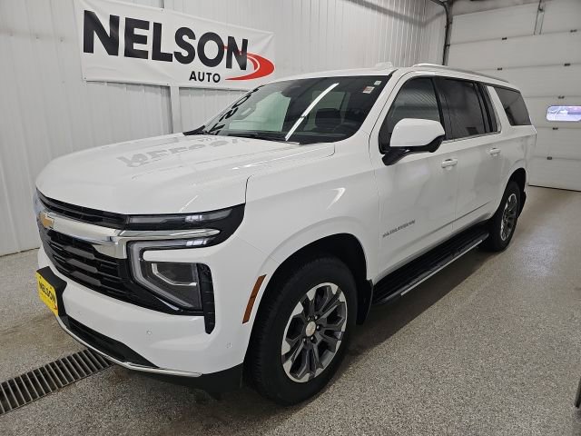 Used 2025 Chevrolet Suburban LS image 4