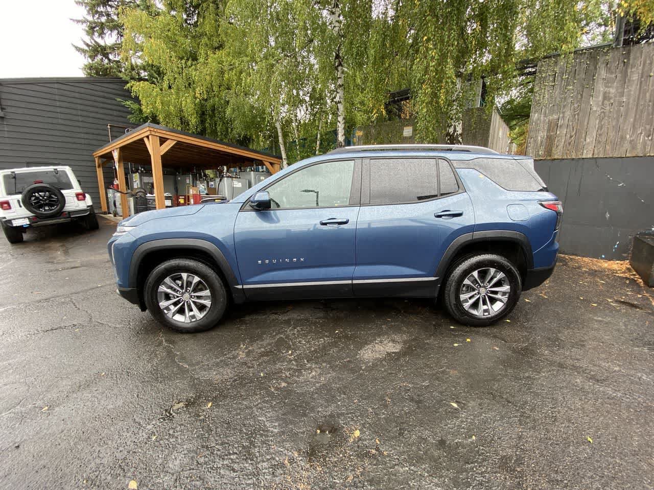 Used 2025 Chevrolet Equinox LT w/ Convenience Package II AWD/4WD image 3