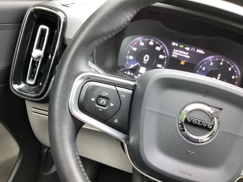 Used 2020 Volvo XC40 T5 Momentum image 21