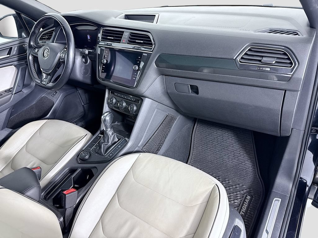 Used 2019 Volkswagen Tiguan SEL Premium R-Line w/ 3rd Row Seat Package AWD/4WD image 17