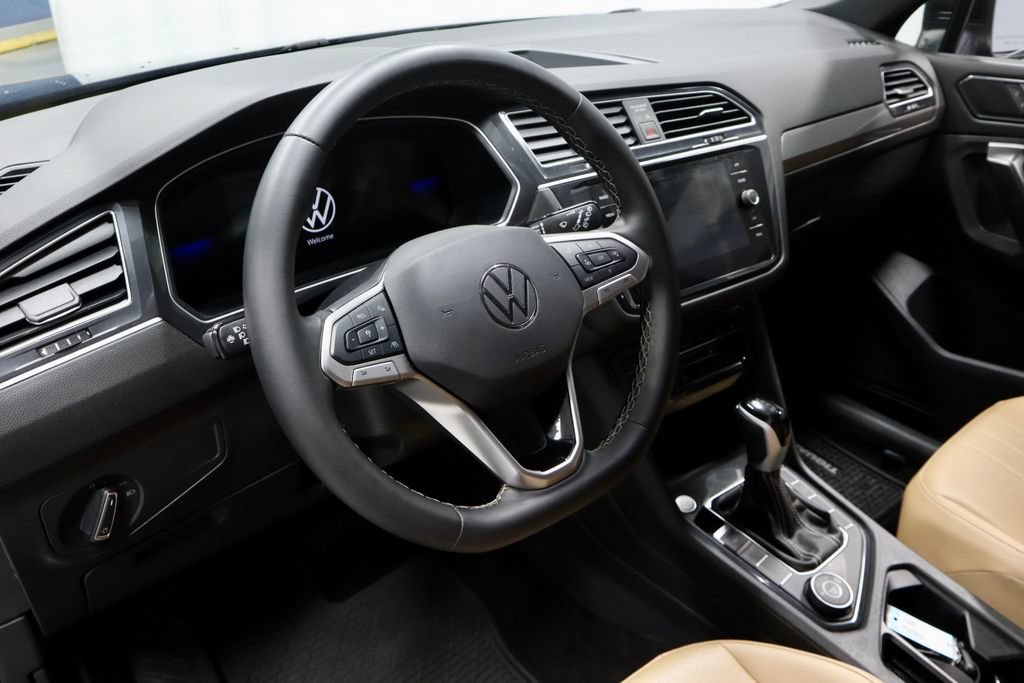 Used 2024 Volkswagen Tiguan SE w/ Panoramic Sunroof Package AWD/4WD image 25
