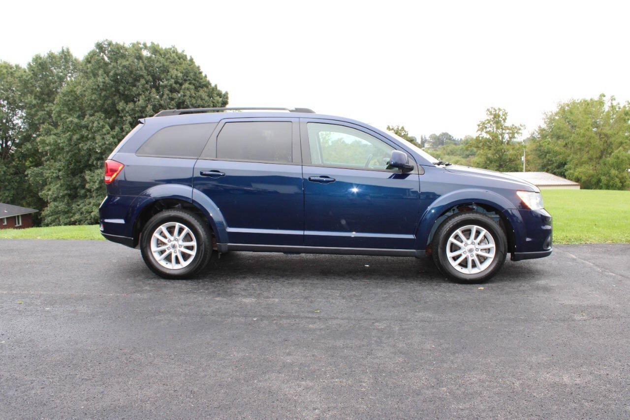 Used 2018 Dodge Journey SXT w/ Safe & Sound Group FWD image 2