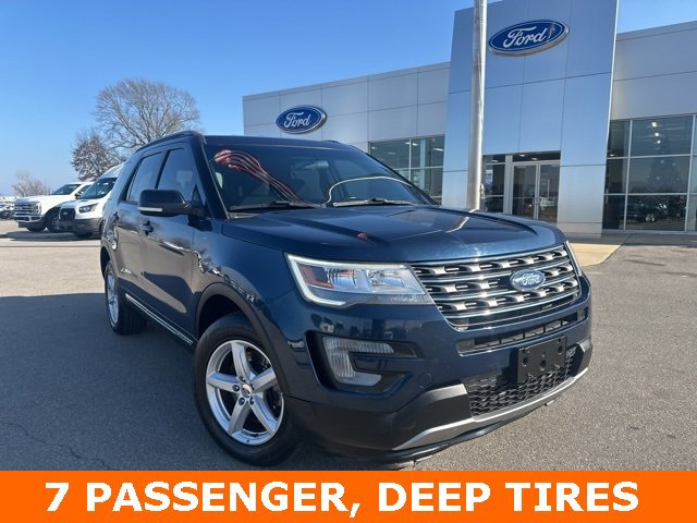 Used 2017 Ford Explorer XLT image 3