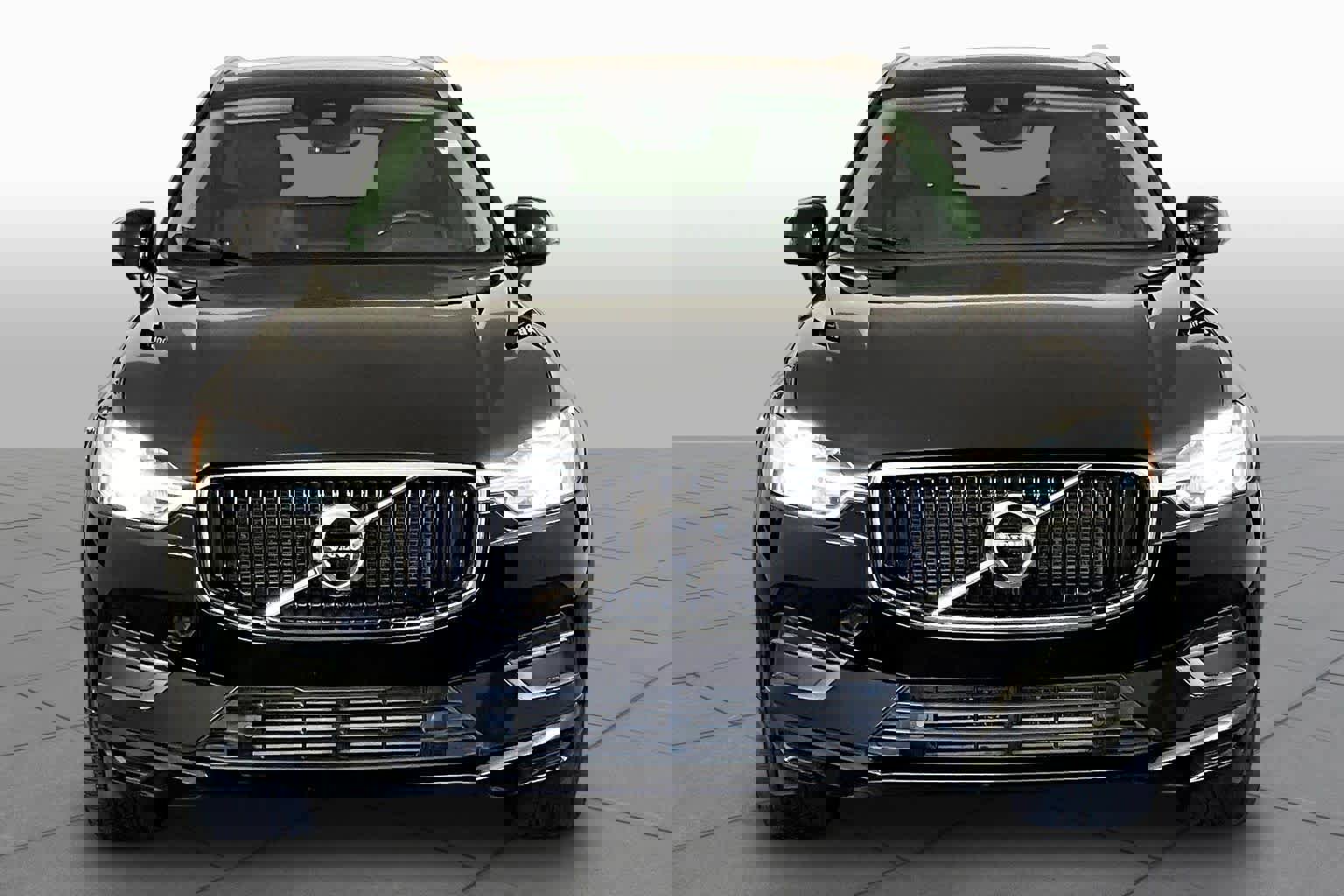 Used 2020 Volvo XC60 T5 Momentum w/ Premium Package image 4